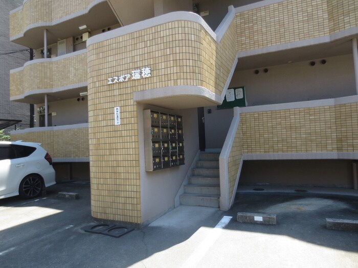 物件外観写真4　(エントランス部分)