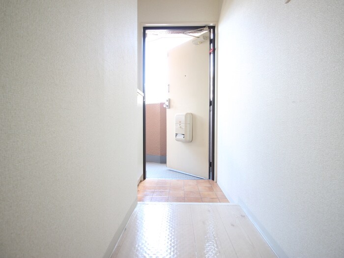 物件内観写真18　(玄関)