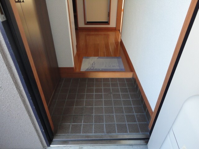 物件内観写真11　(玄関)