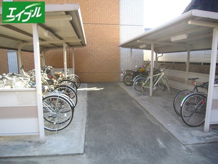 物件外観写真5　(駐輪場)