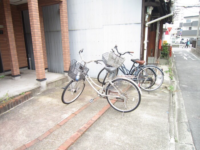 物件外観写真4　(駐輪場)