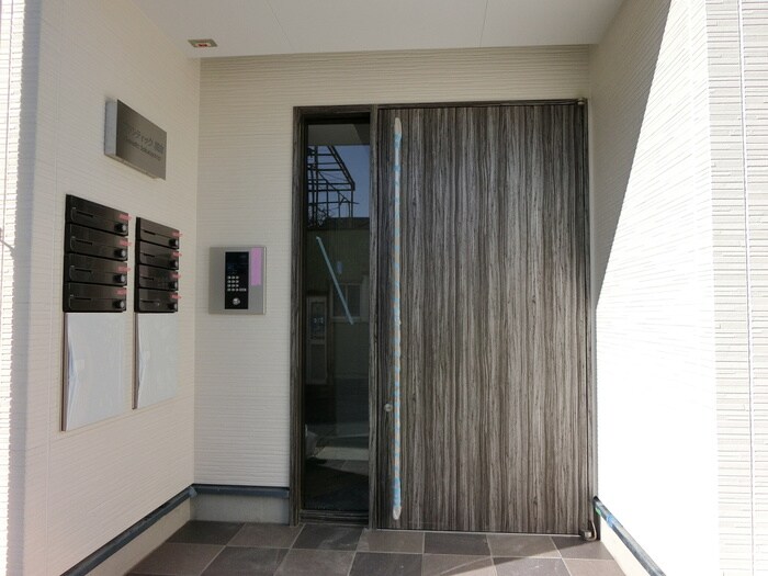 物件外観写真5　(エントランス部分)
