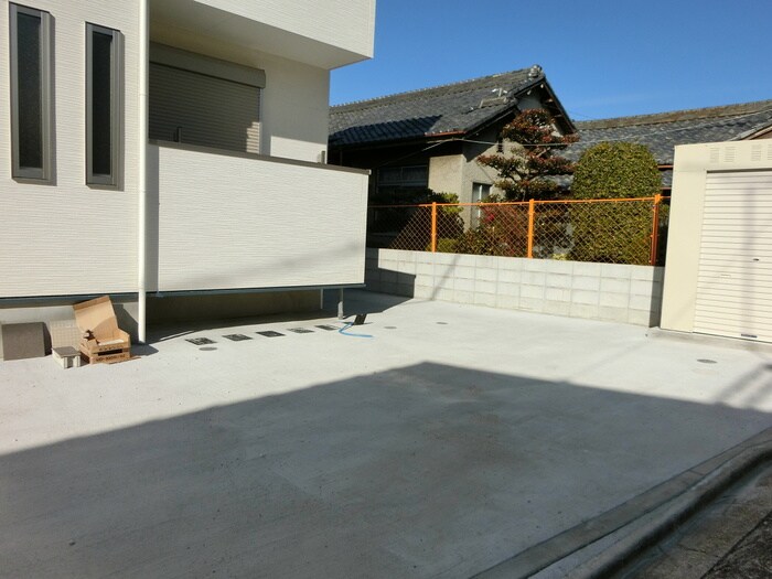 物件外観写真6　(駐車場)