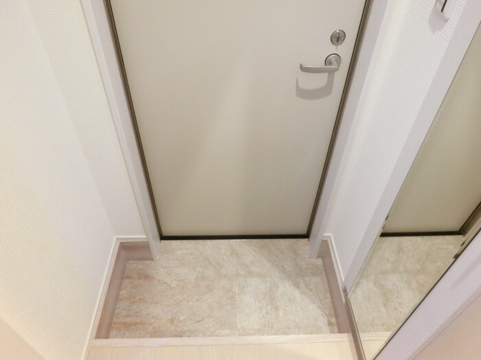 物件内観写真13　(玄関)