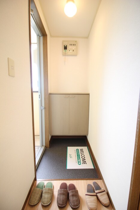 物件内観写真7　(玄関)