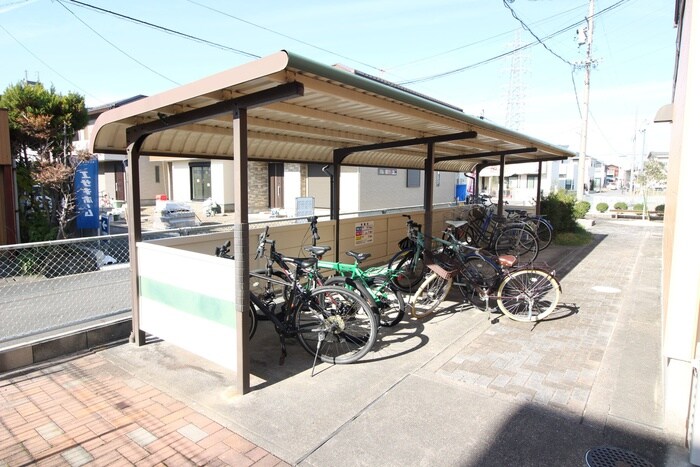 物件外観写真4　(駐輪場)