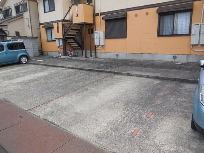 物件外観写真5　(駐車場)