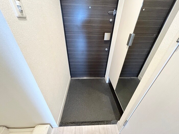 物件内観写真16　(玄関)