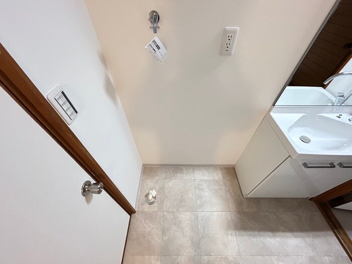 物件内観写真10　(洗濯機置場)