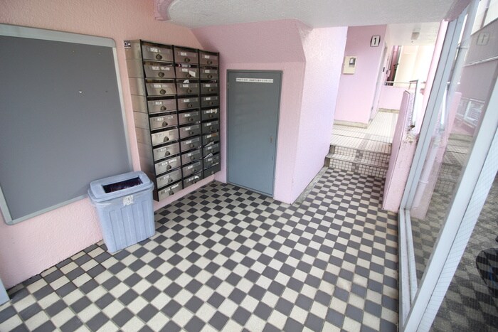 物件外観写真4　(エントランス部分)