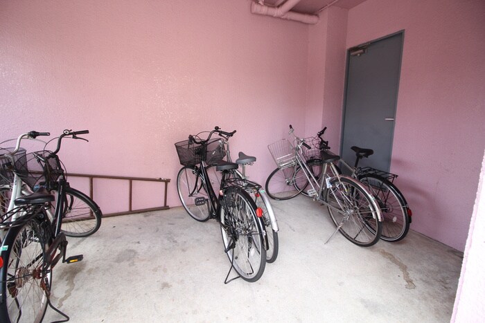 物件外観写真6　(駐輪場)