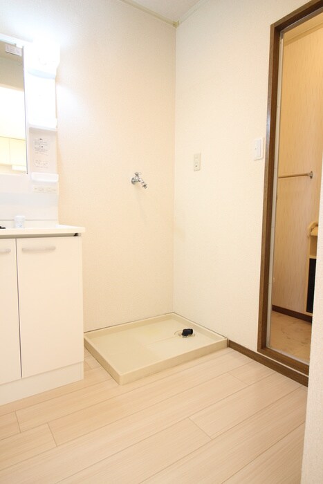 物件内観写真9　(洗濯機置場)