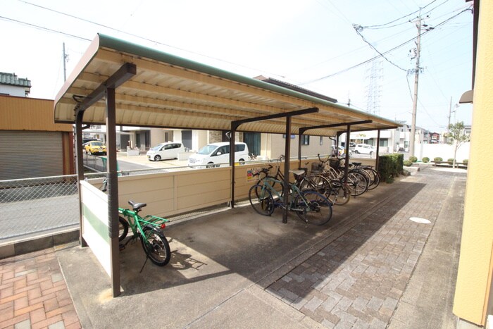 物件外観写真4　(駐輪場)
