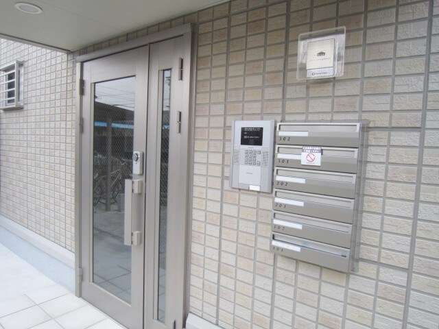 物件外観写真3　(エントランス部分)