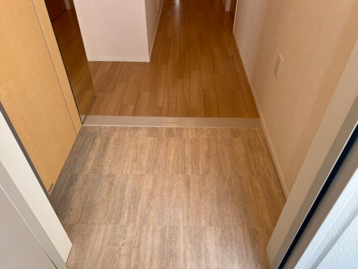 物件内観写真10　(玄関)