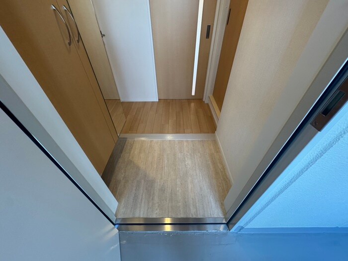 物件内観写真10　(玄関)