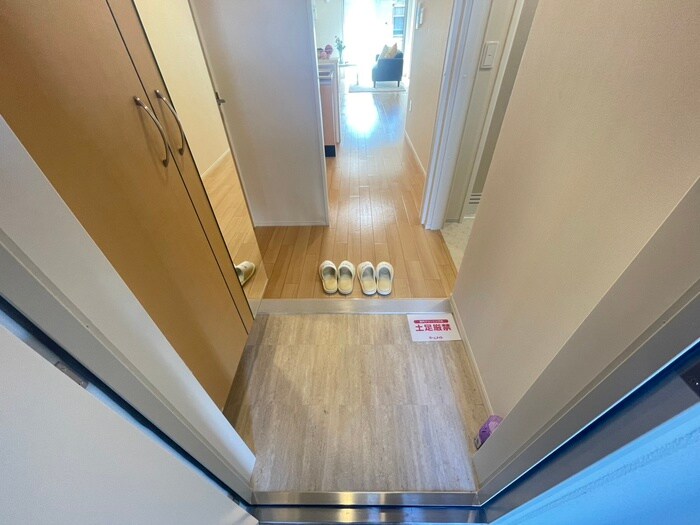 物件内観写真17　(玄関)