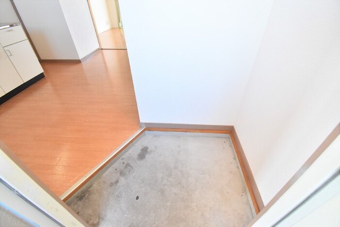 物件内観写真6　(玄関)