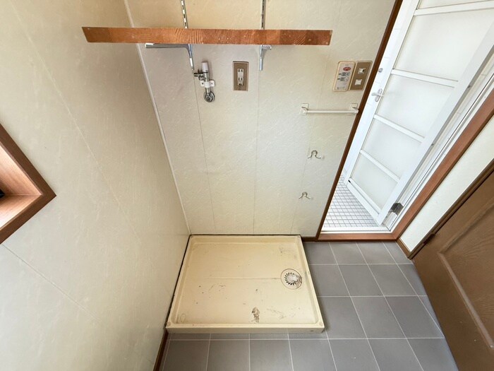 物件内観写真16　(洗濯機置場)