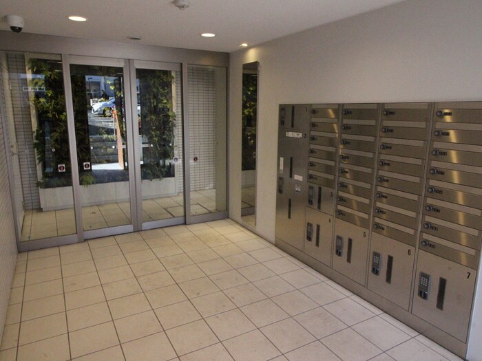 物件外観写真3　(エントランス部分)