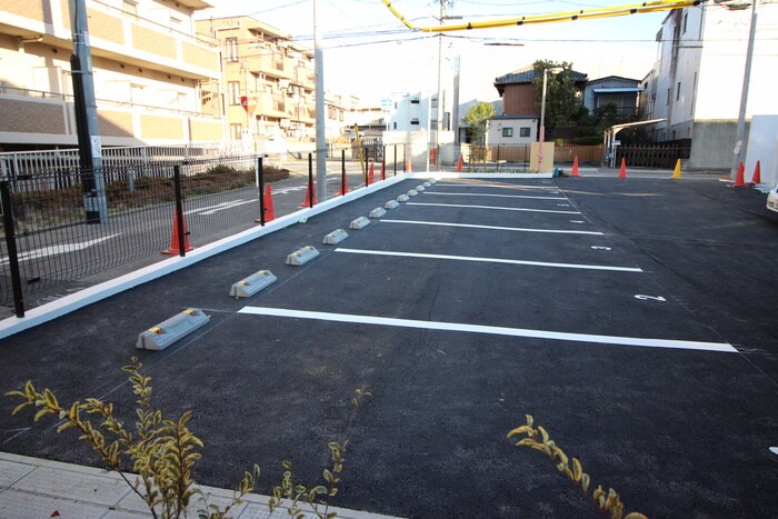 物件外観写真4　(駐車場)