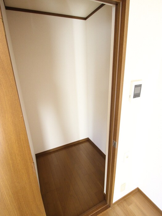 物件内観写真18　(収納)