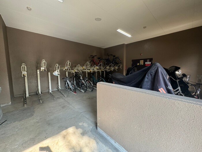 物件外観写真3　(駐輪場)