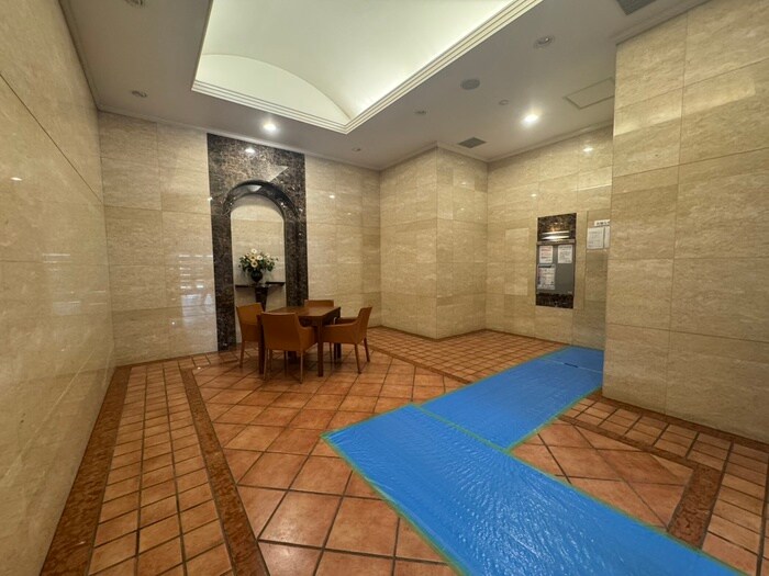 物件外観写真4　(エントランス部分)