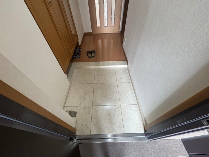 物件内観写真10　(玄関)