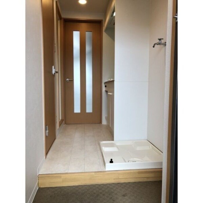 物件内観写真5　(玄関)