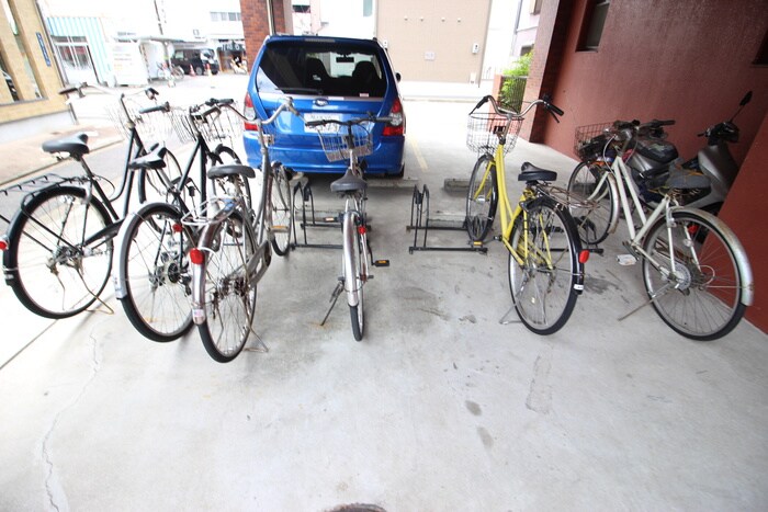物件外観写真3　(駐輪場)