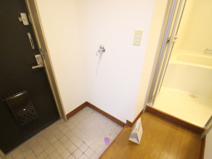 物件内観写真14　(洗濯機置場)