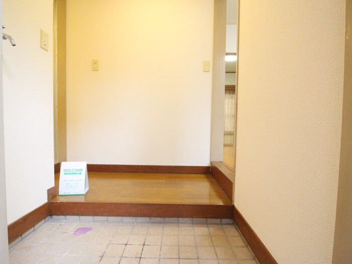 物件内観写真16　(玄関)