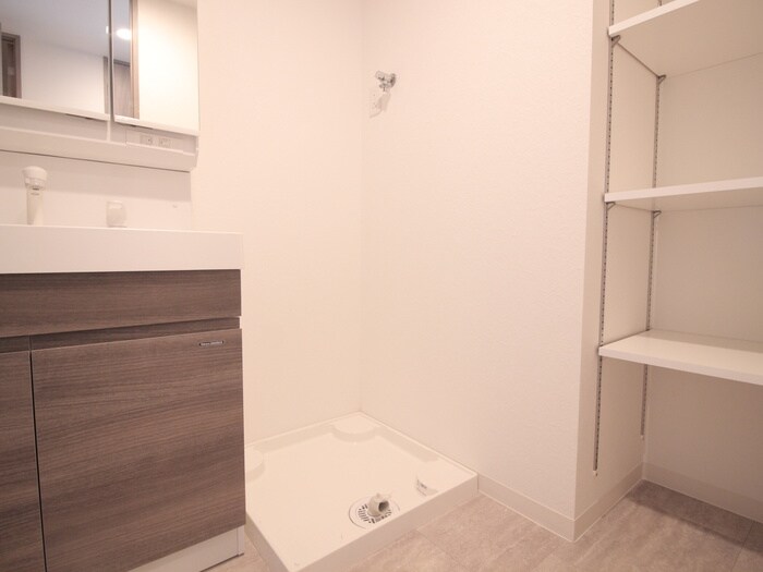 物件内観写真15　(洗濯機置場)