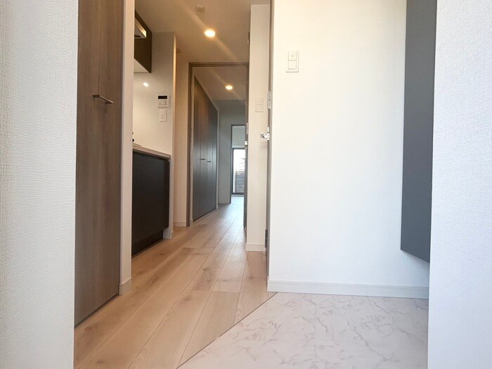 物件内観写真18　(玄関)