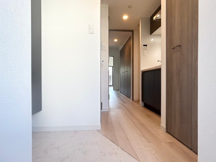 物件内観写真18　(玄関)