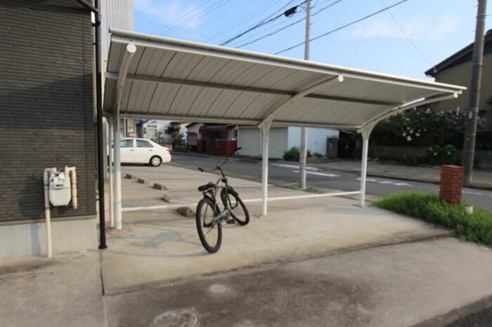 物件外観写真3　(駐輪場)