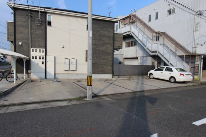 物件外観写真4　(駐車場)