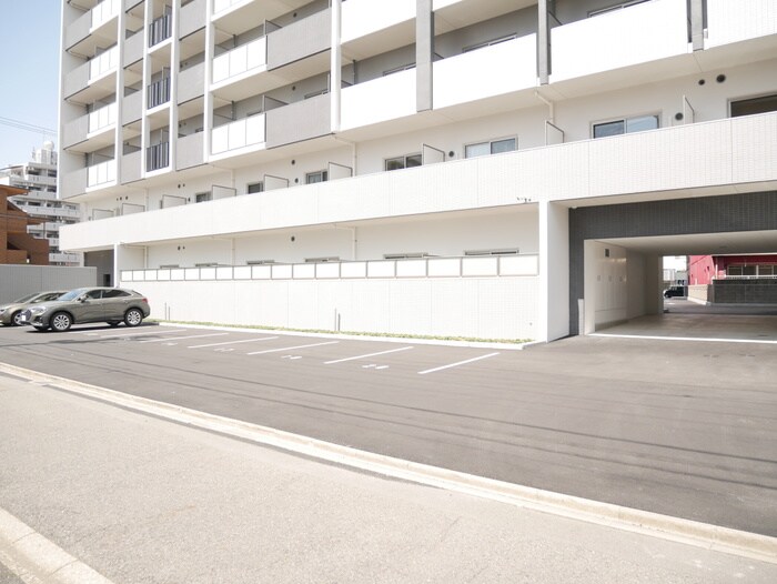 物件外観写真3　(駐車場)