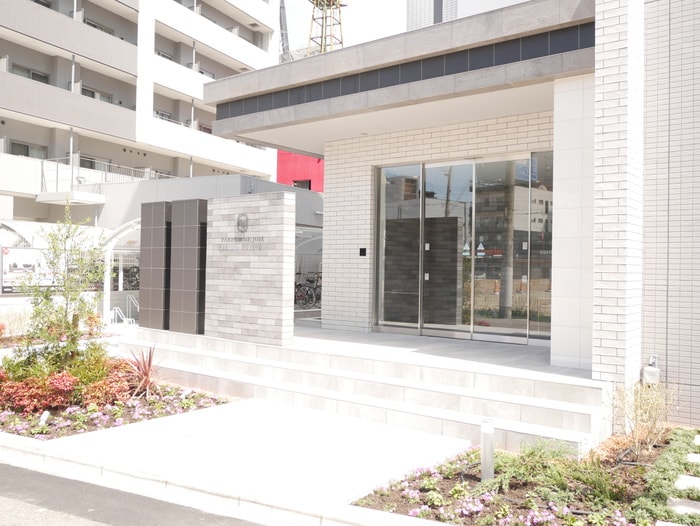 物件外観写真4　(エントランス部分)