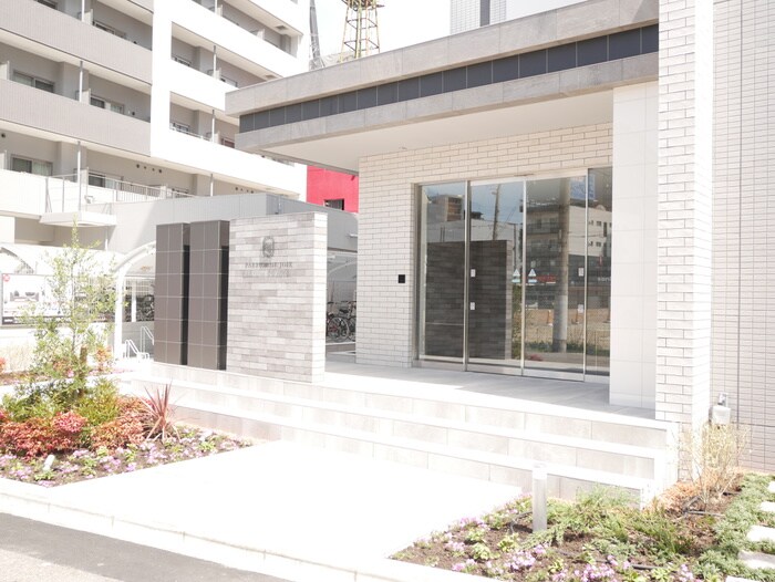 物件外観写真4　(エントランス部分)