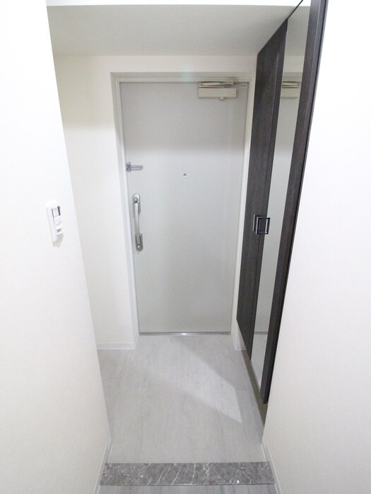 物件内観写真12　(玄関)
