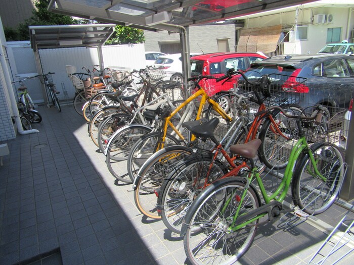 物件外観写真4　(駐輪場)