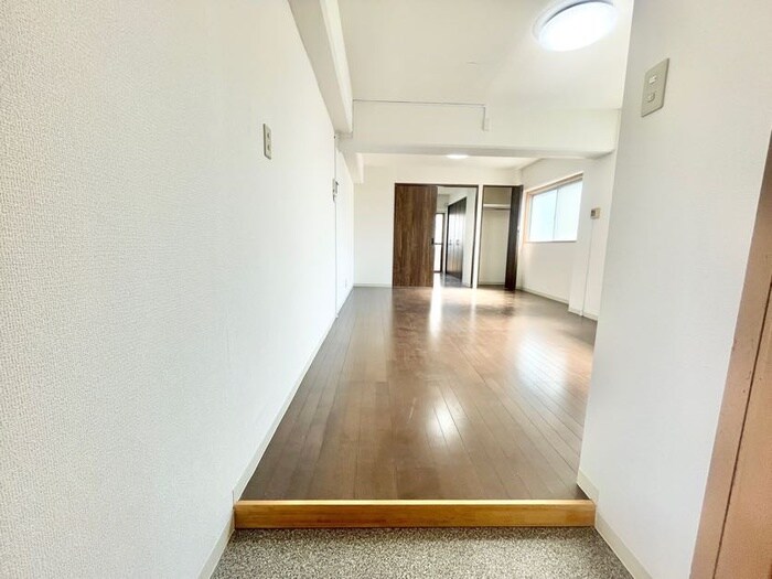 物件内観写真12　(玄関)