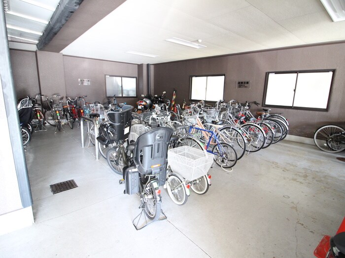 物件外観写真5　(駐輪場)