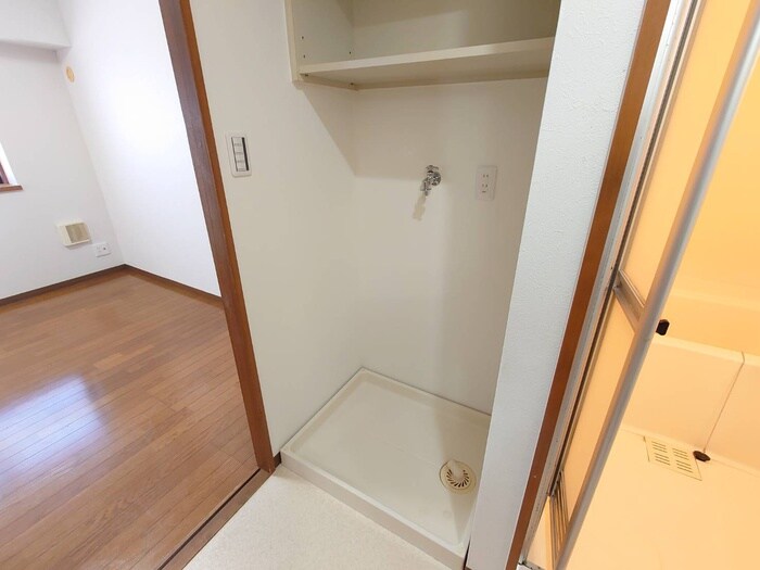 物件内観写真12　(洗濯機置場)