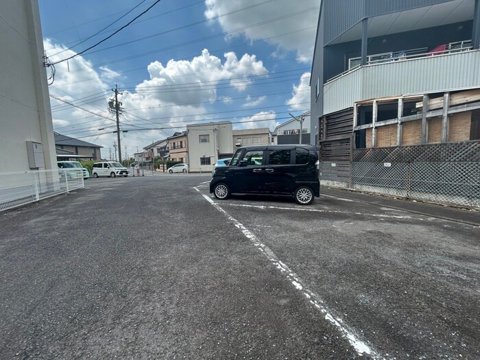 物件外観写真4　(駐車場)