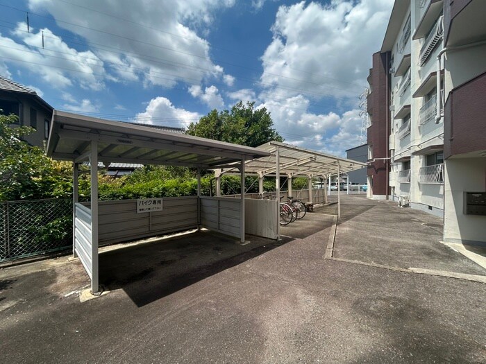 物件外観写真5　(駐輪場)