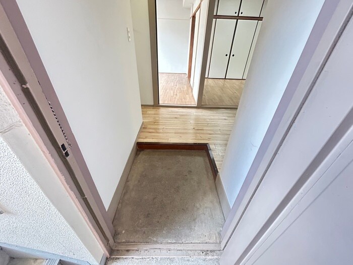 物件内観写真13　(玄関)