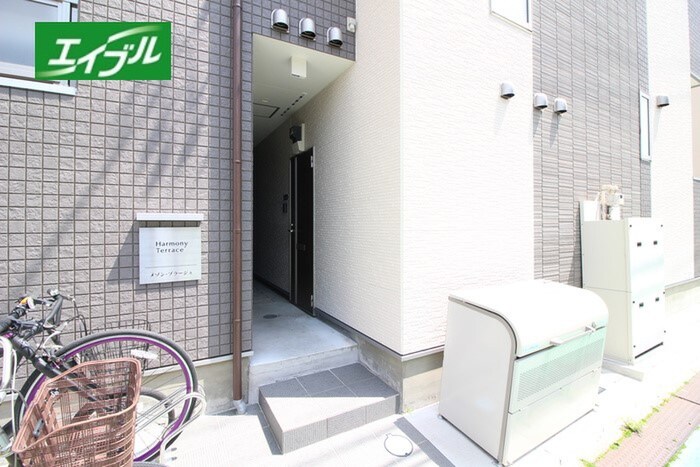 物件外観写真3　(エントランス部分)